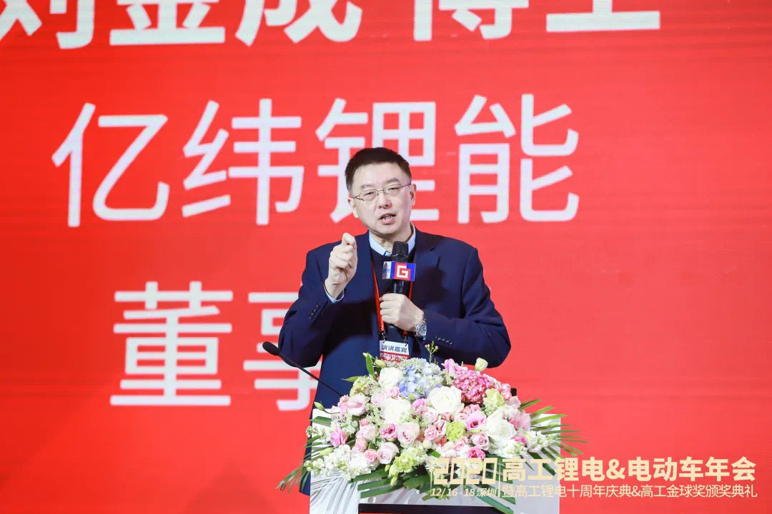 董事长刘金成博士发表“《不确定时代的确定性-J9国际集团的基本思路》”主题演讲.jpg 董事长刘金成博士发表“《不确定时代的确定性-J9国际集团的基本思路》”主题演讲.jpg